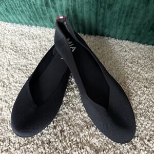 MIA 1976 Women’s Aubrie Slip On Flats, Size 7.5 Black White Red